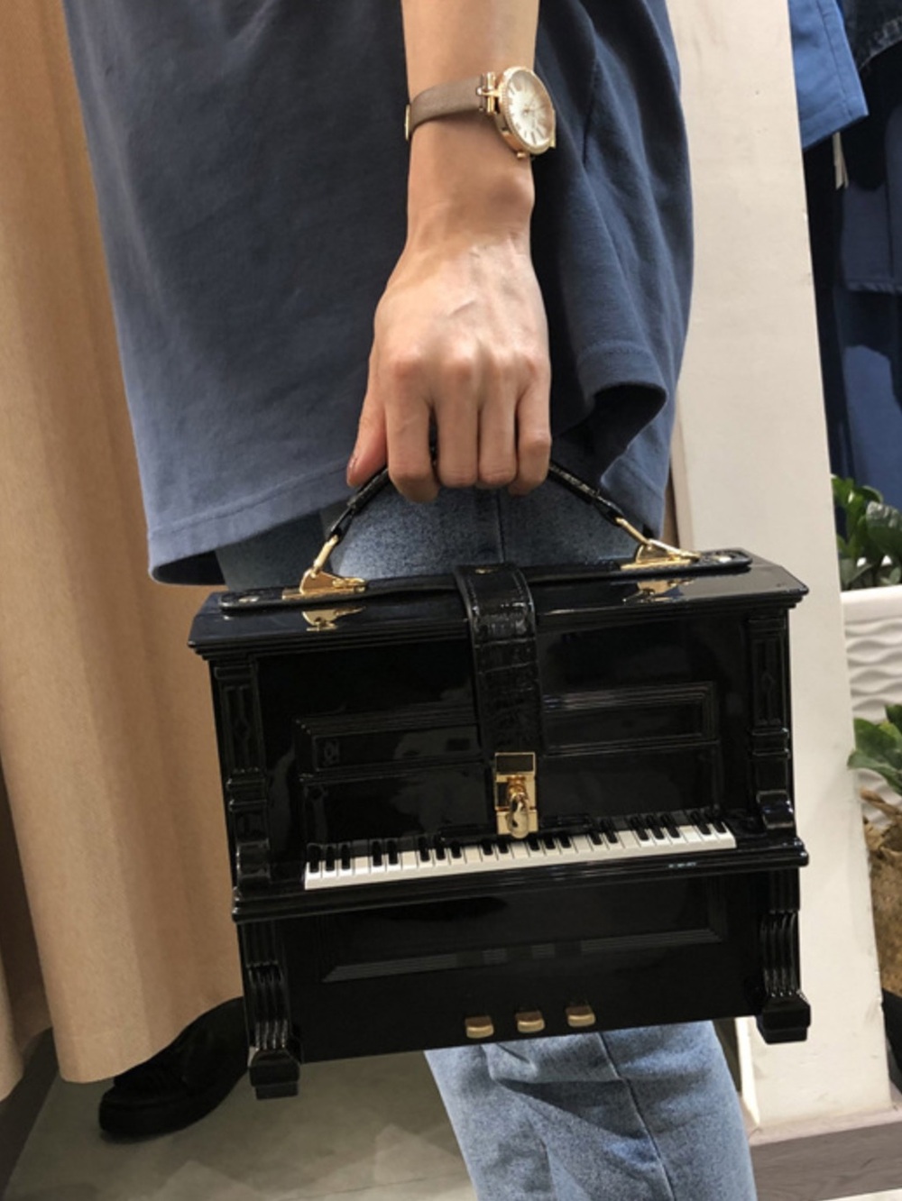 Black Piano-Shaped Handbag - Novelty Musical HANDBAG!